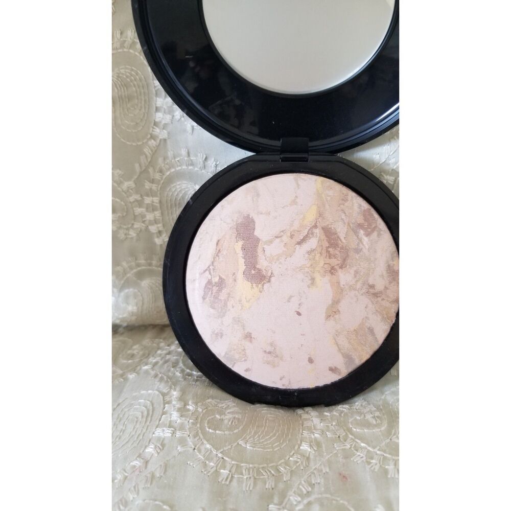 Laura Geller's Baked Balance-n-Brighten in Medium (0.71 oz)